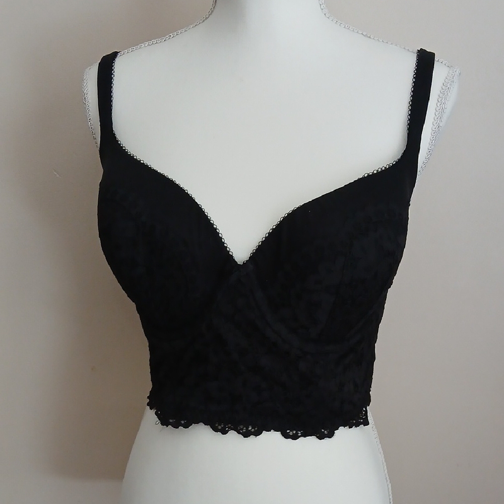 NWOT. Victoria's Secret Black Lace Bra with Scalloped Trim